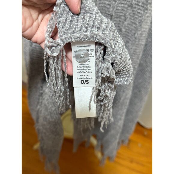 LuLaRoe Grey Knit Fringed Long Ponho/ Scarf/ Shrug NWT Soft Fuzzy OS Classy Chic - Picture 6 of 6